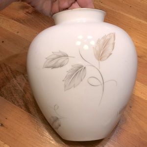 Bavaria Germany Heinrich vase H & Co Selb beautiful piece